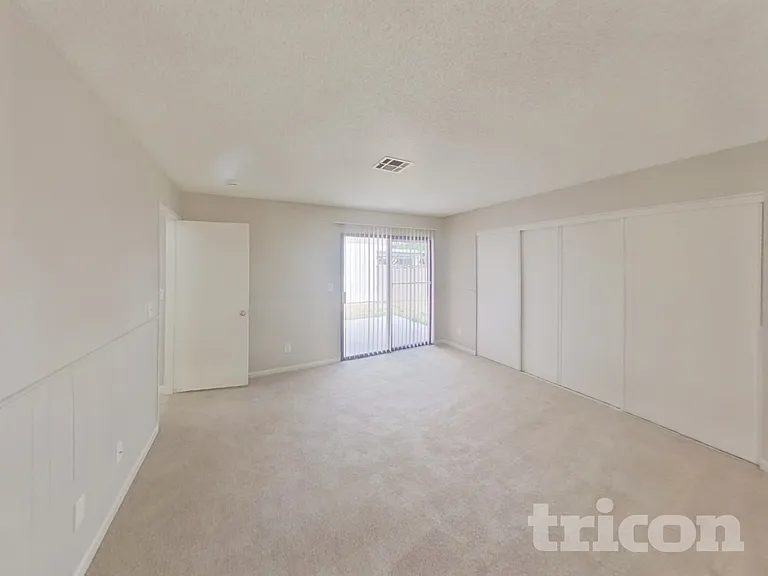 5429 Requa Ave — Photo 6