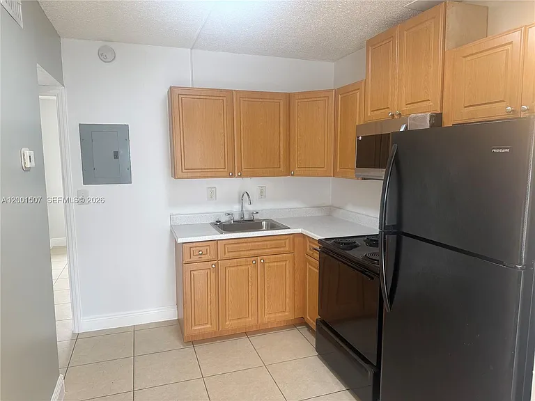715 NE 2nd Ave #202 — Photo 6