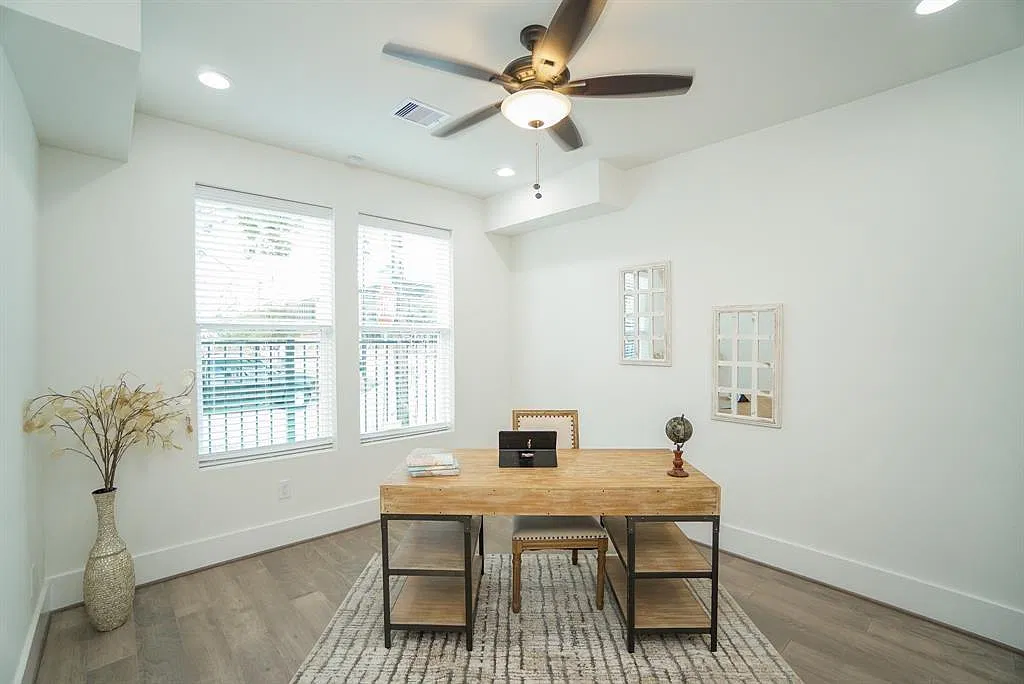 3 bed, 3.5 bath, 1832 sqft, $2,550 — Photo 2