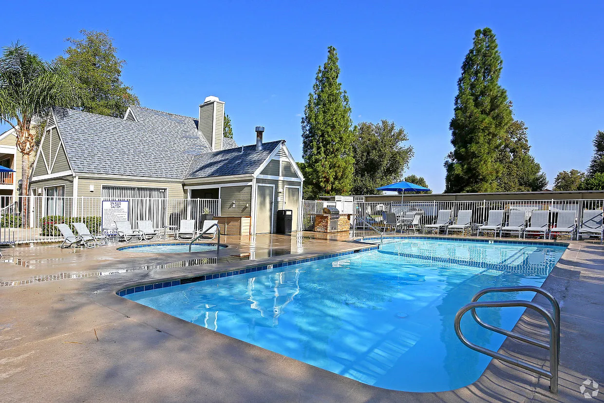Vista Gardens Apartments — Photo 3