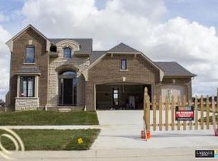 22603 Timbercrest Dr, Macomb, MI 48044