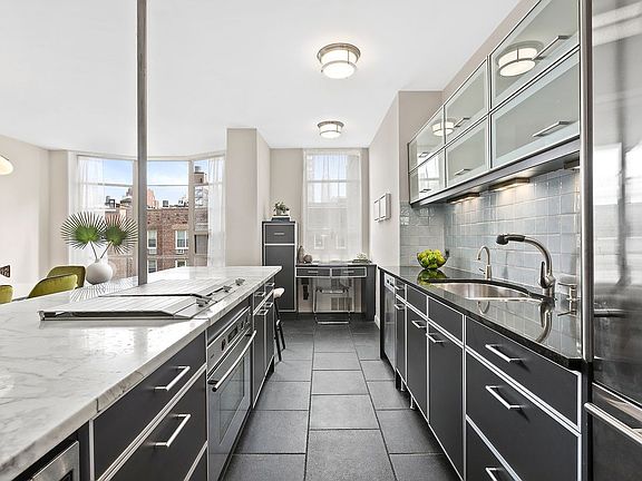 3rd image of 37 W 12th St APT 7G