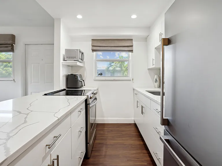 306 NE 1st Ave #210 — Photo 6