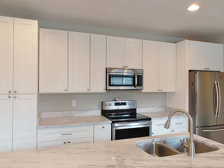 2111 Oak St — Photo 13