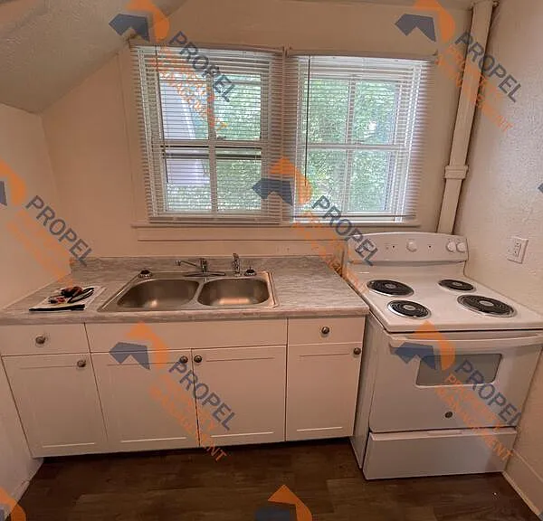 411 W 3rd St #2 — Photo 5