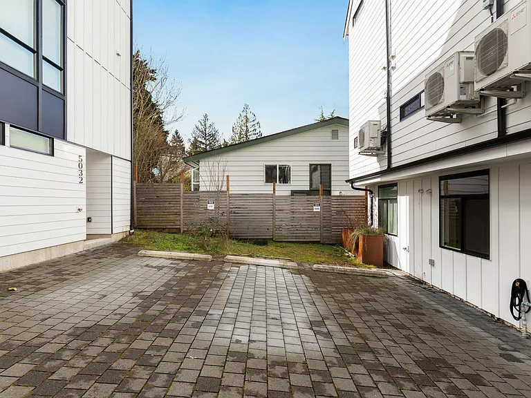 5030 Sand Point Pl NE — Photo 28