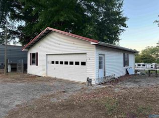 40 Buttercup Dr, Guntersville, AL 35976