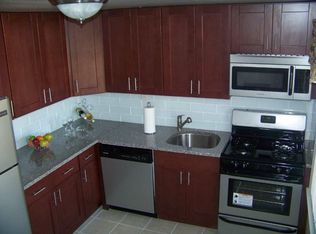 29 Hawthorne Dr, Somerset, NJ 08873
