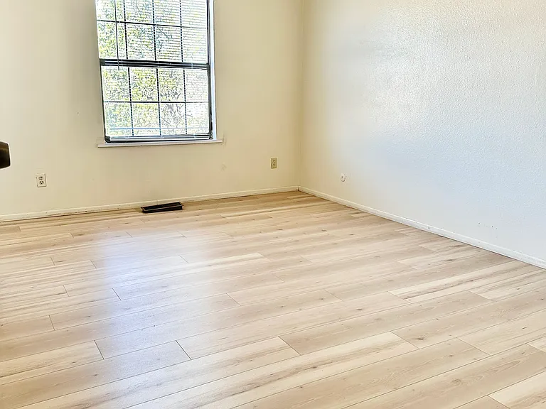 2305 N Grand Ave #B — Photo 28