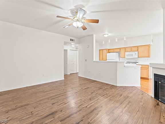 3rd image of 1050 E Cactus Ave Unit 1031