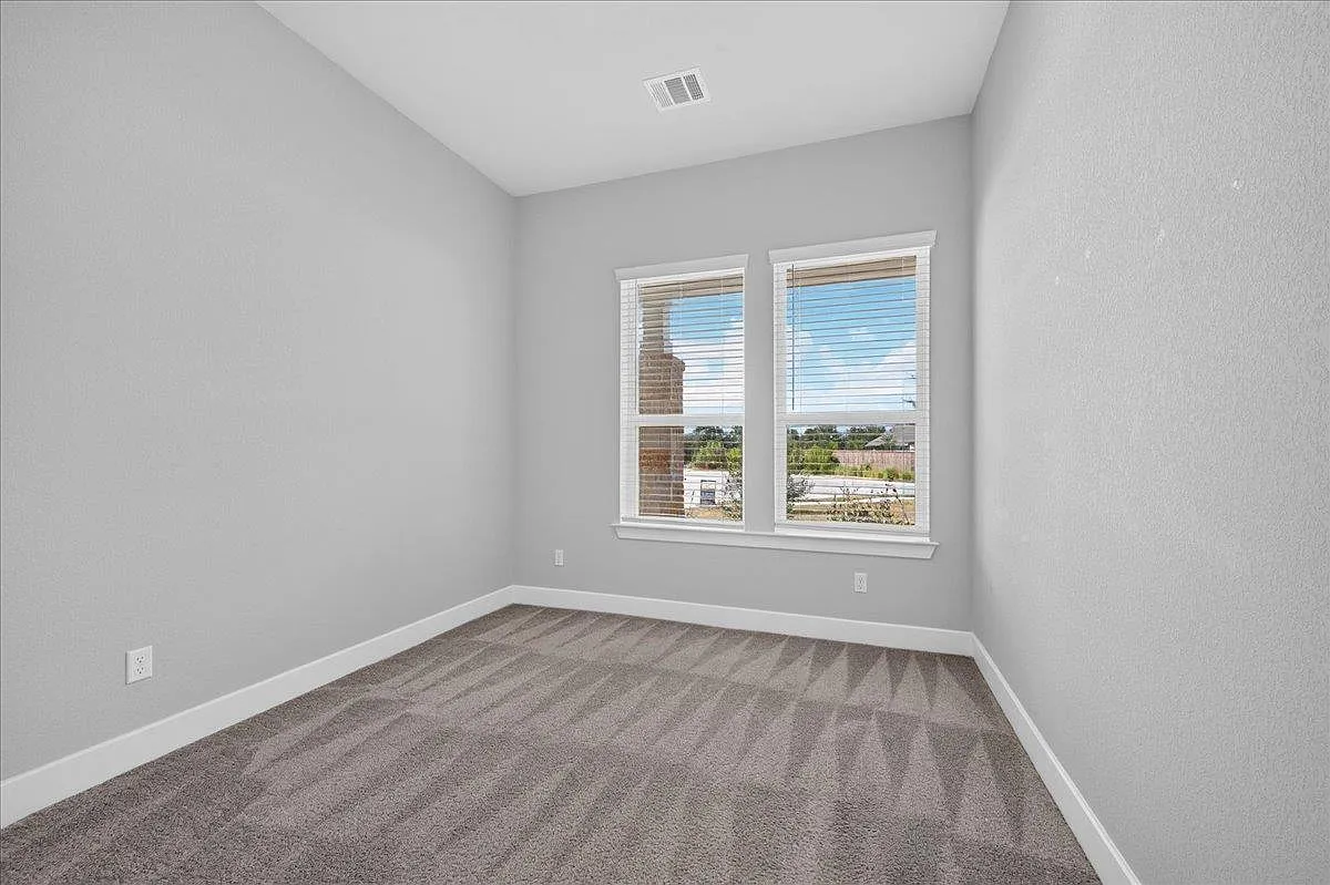3 bed, 2.0 bath, 2083 sqft, $2,450 — Photo 4