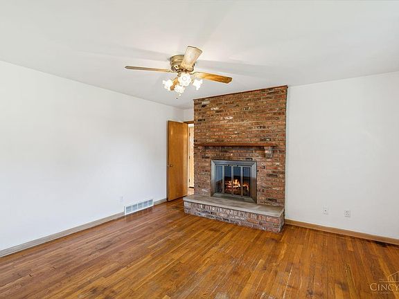 4th image of 100 W Roger Dr