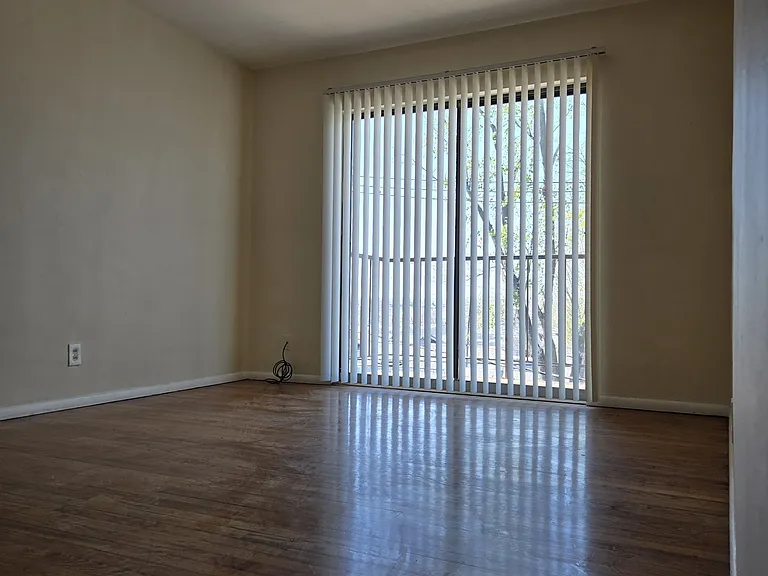 4304 Fairview Ave — Photo 7