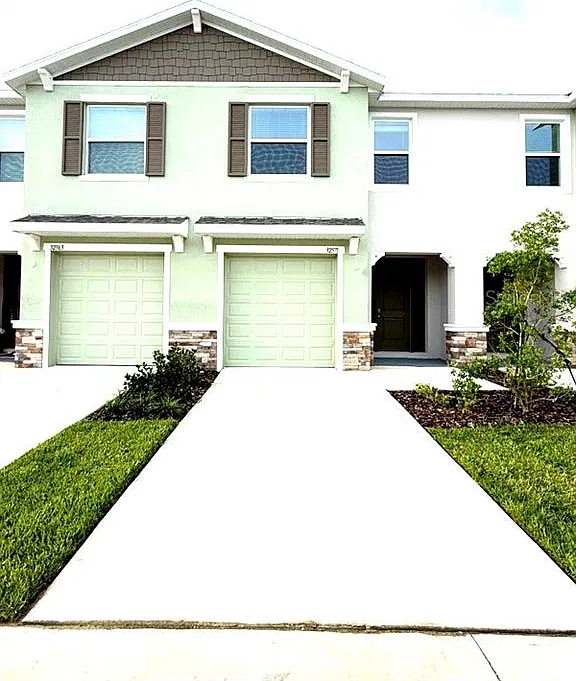 3 bed, 2.5 bath, 1673 sqft, $2,400 — Photo 2