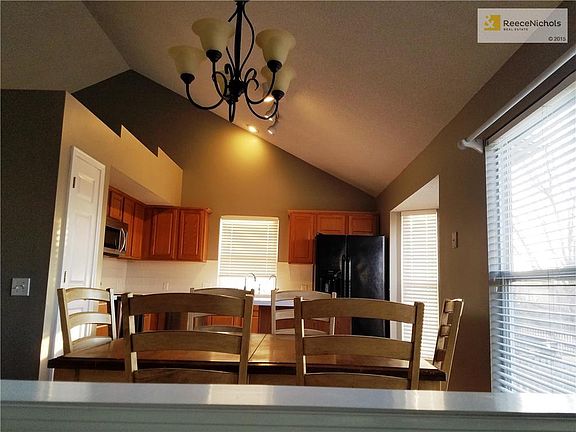 5th image of 2604 SE Winchester Dr