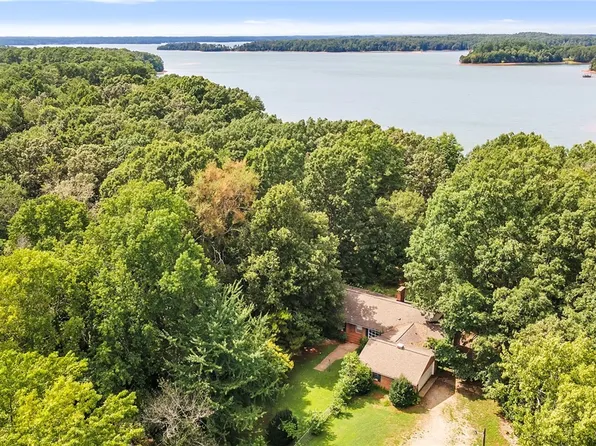 302 Island Point Rd, Starr, SC 29684