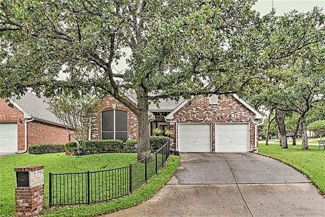 1st image of 4736 Oak Club Dr
