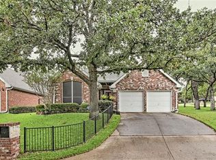 4736 Oak Club Dr, Arlington, TX 76017