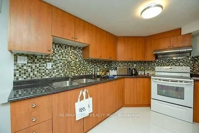 198 Harrowsmith Dr — Photo 17