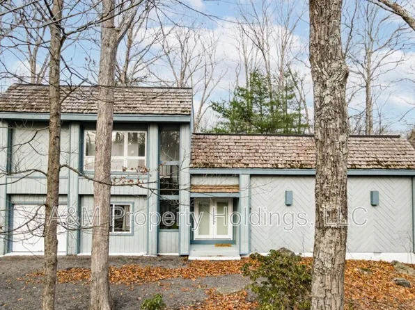 3120 Greenbriar Dr, East Stroudsburg, PA 18301