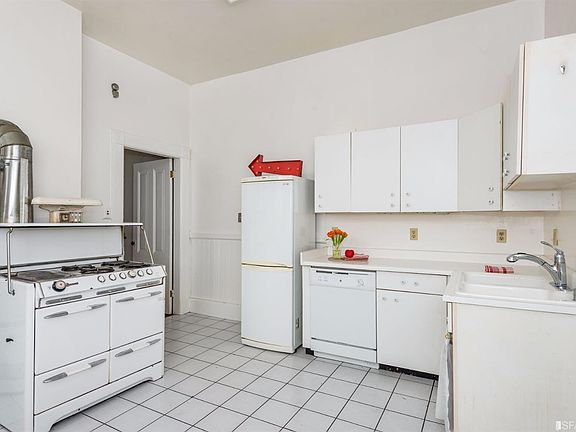 4th image of 44 Sharon St
