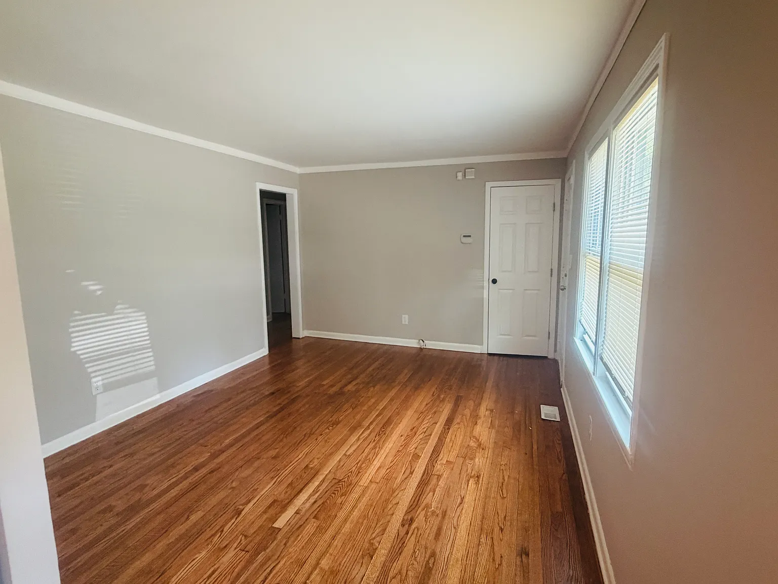 3 bed, 834 sqft, $1,850 — Photo 2