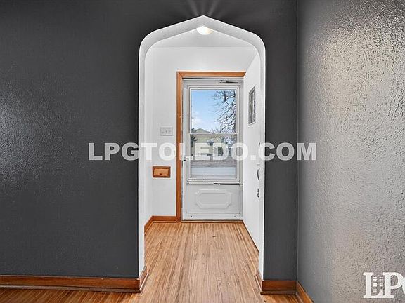 3rd image of 667 Caswell Ave