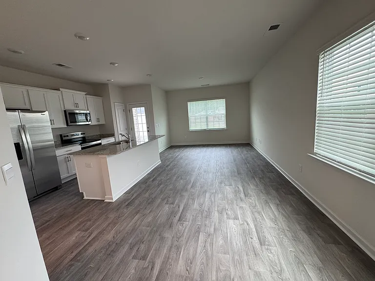2840 Egert Dr — Photo 7