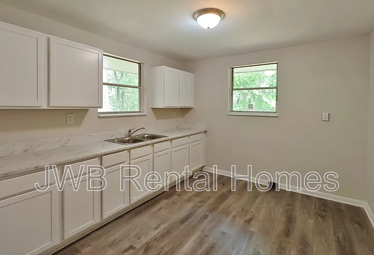 5239 Potomac Ave — Photo 2