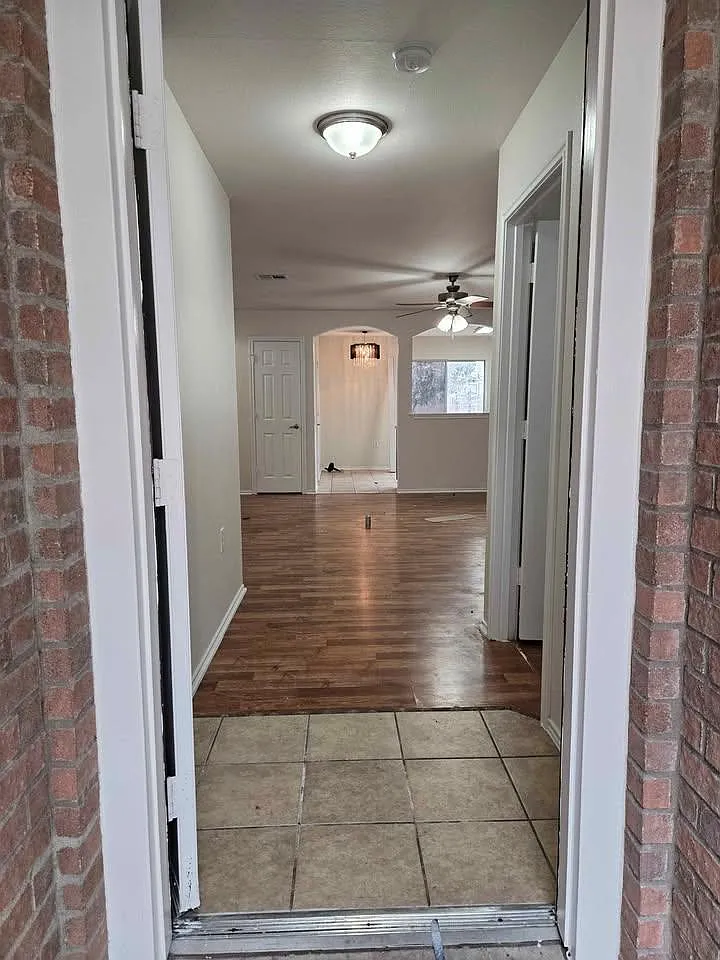 3 bed, 2.0 bath, 1194 sqft, $1,725 — Photo 2
