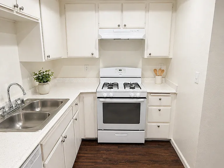 Daisy Apartments — Photo 1