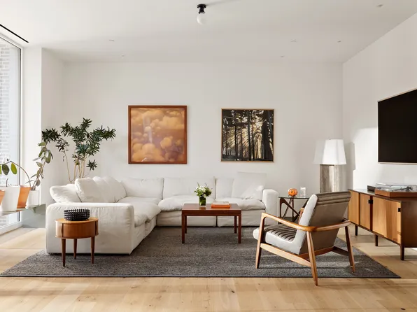 532 West 20th Street image 2 of 25