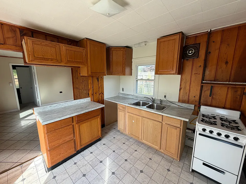 14035 S Telegraph Rd #9