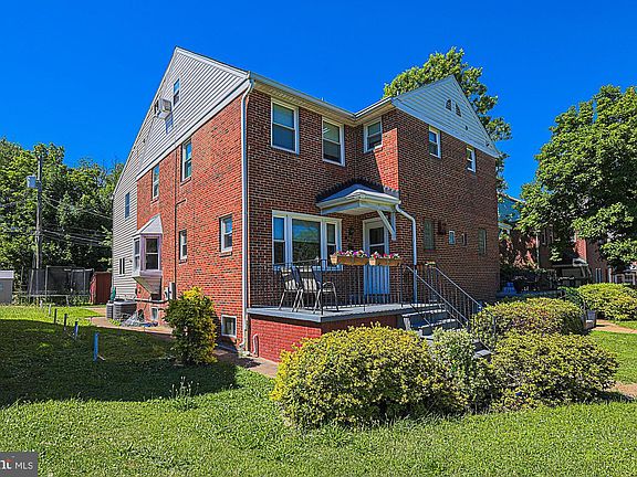 3rd image of 3910 Labyrinth Rd
