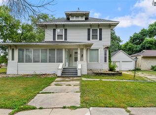 302 2nd Ave SW, Independence, IA 50644