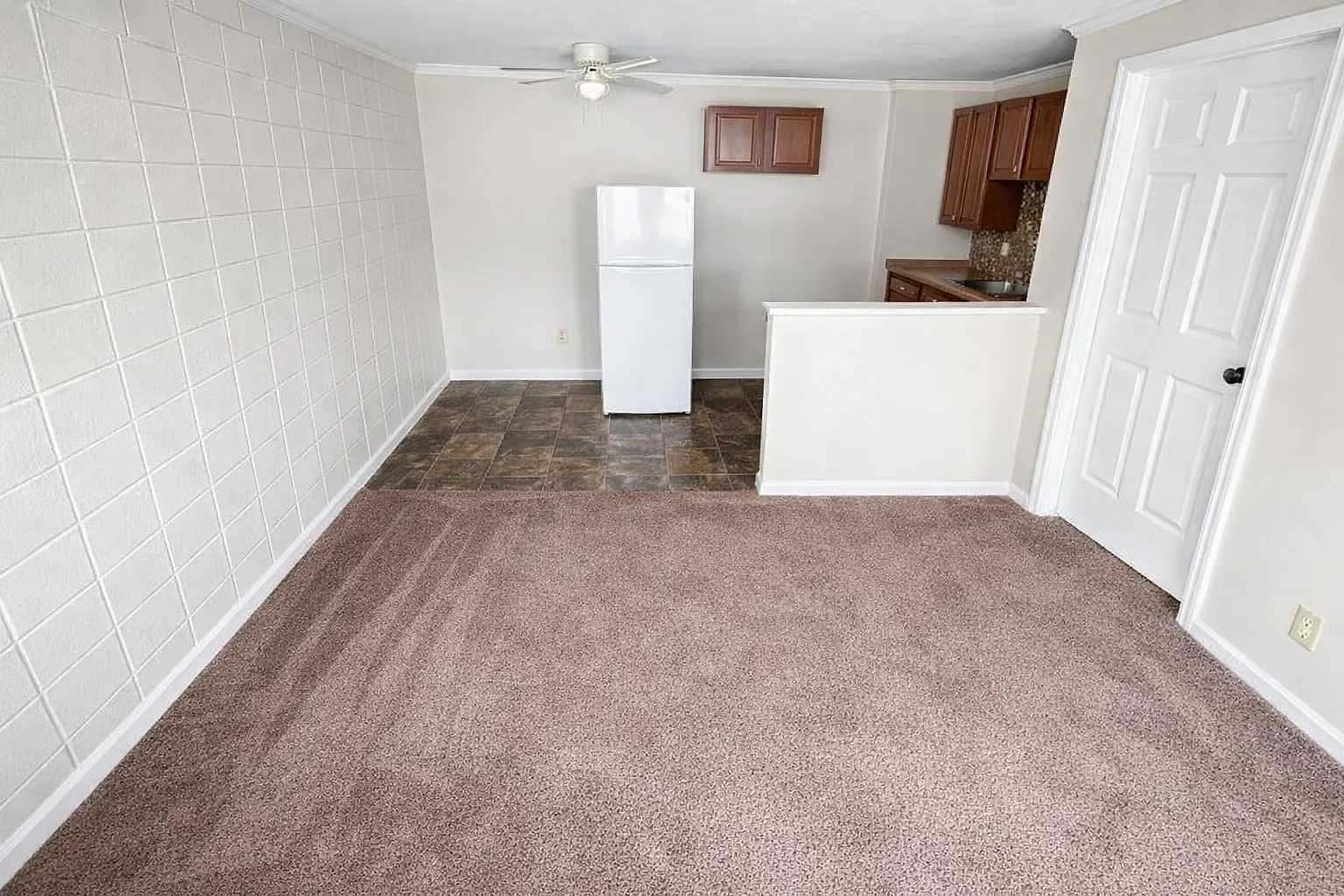 1 bed, 450 sqft, $899 — Photo 2