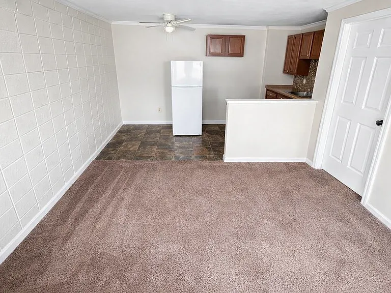 199 Rosemont Dr — Photo 2