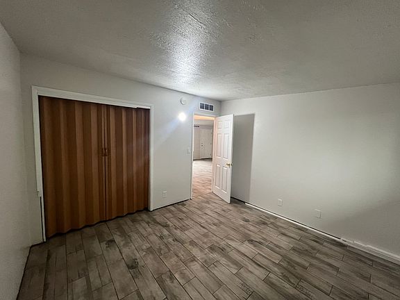 5th image of 109 E Alturas St