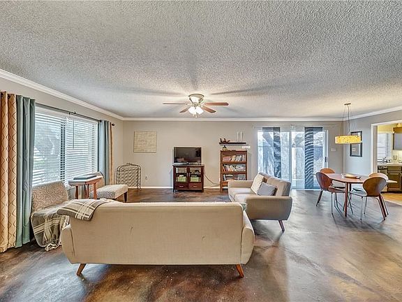 4th image of 2156 Loma Alta Dr