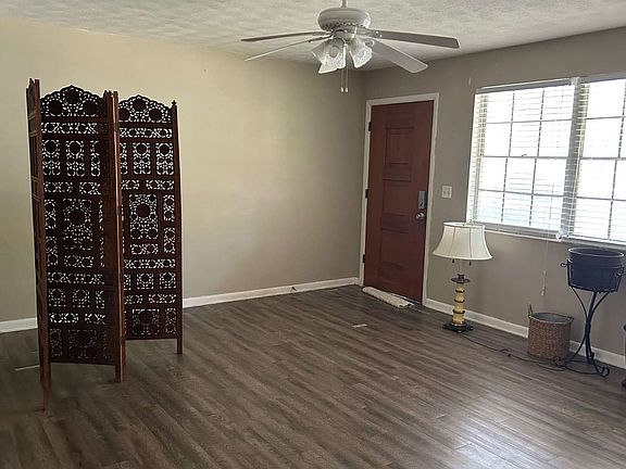 3rd image of 465 SE Golf Club Ave