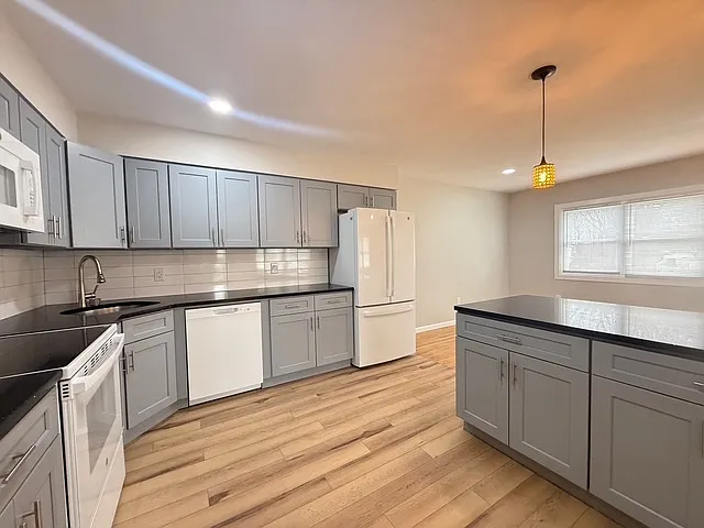227 Whalesback Rd — Photo 15
