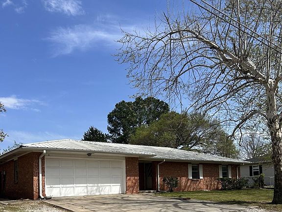 3rd image of 424 Webb Ave