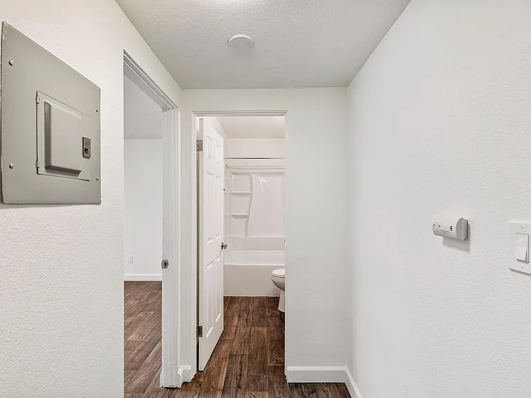 Mountain View Apartments — Photo 17