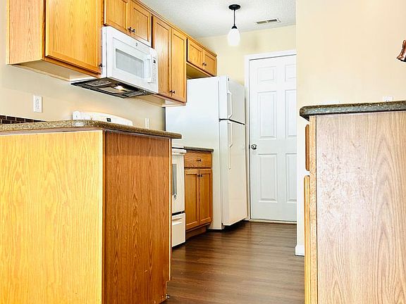 5th image of 829 Whitetail Ct