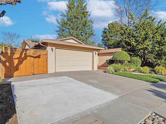 2nd image of 1621 Harvest Rd