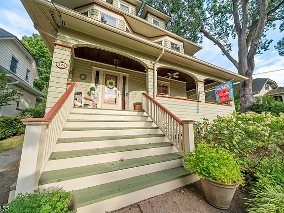 3rd image of 226 Whitford Ave