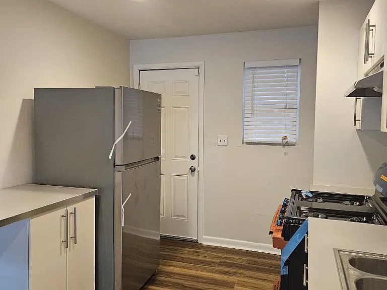 3193 E Point St #4 — Photo 7