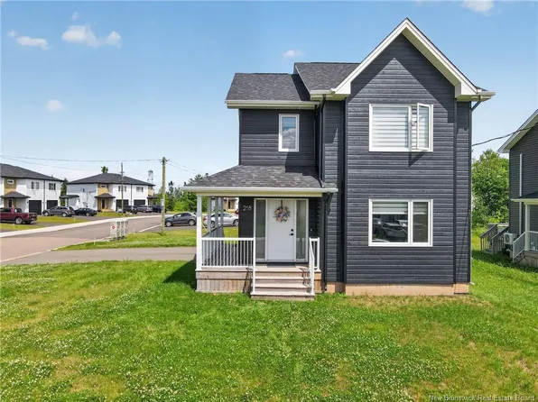 218 Falcon Dr, Moncton, NB E1G 0H7