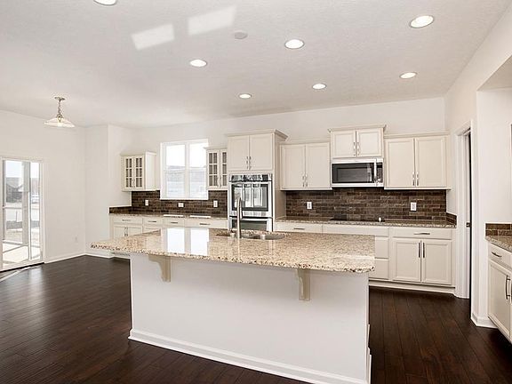 5th image of 155 Balsam Dr