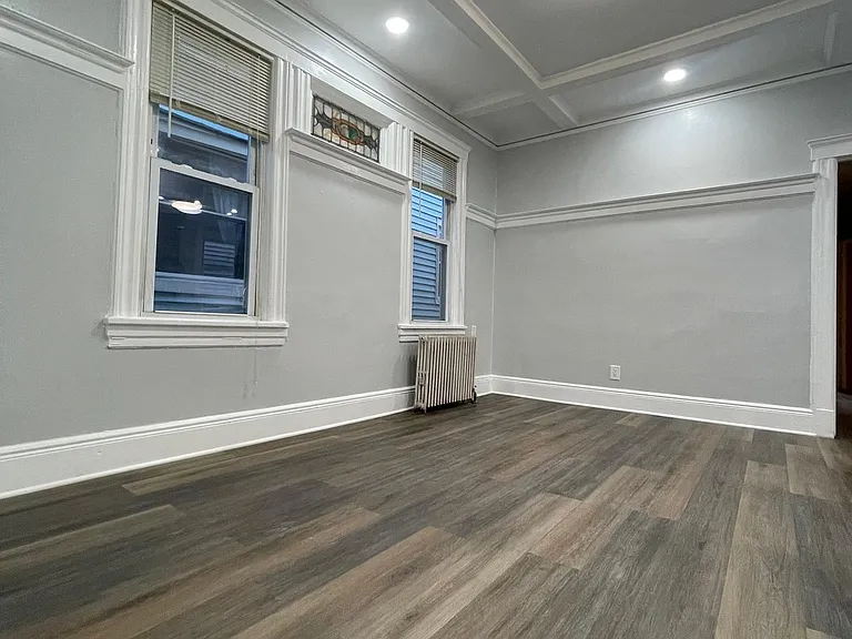 101 Romaine Ave — Photo 12